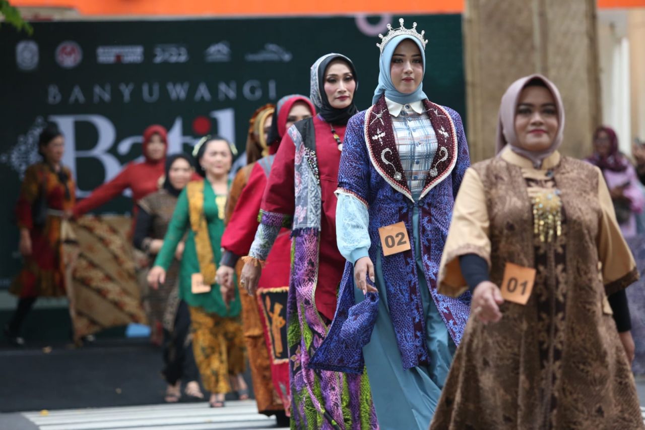 Banyuwangi Kampanye Batik di Gelaram Fashion on Pedestrian Blambangan