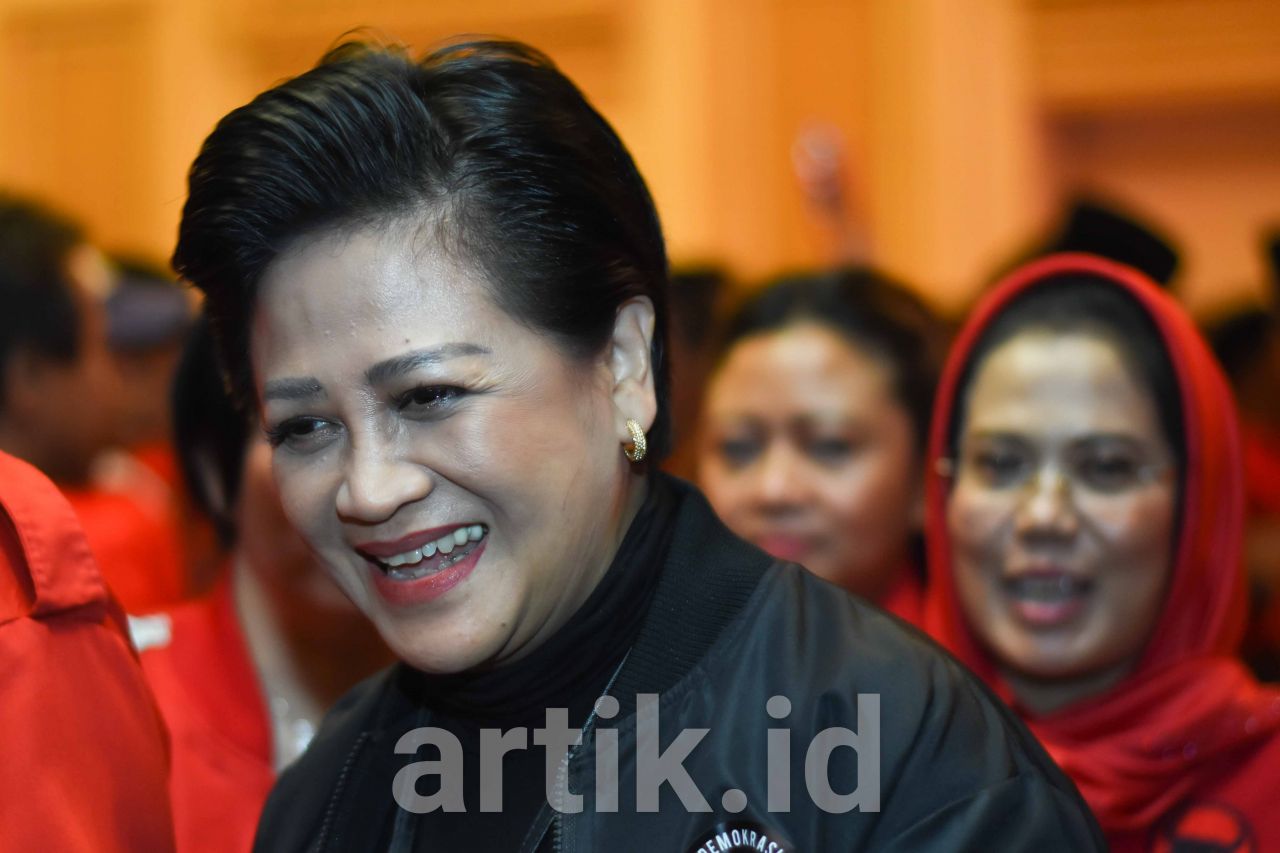 Hadir pada Acara Pengamat Militer Connie Rahakundini Bakrie (Foto: Fuday)