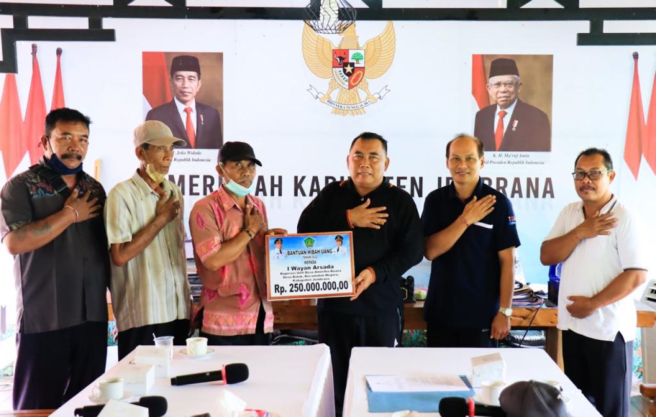 Bupati Tamba Serahkan Dana Hibah Relokasi RMU ke KUD Amerta Bhuana Desa Baluk