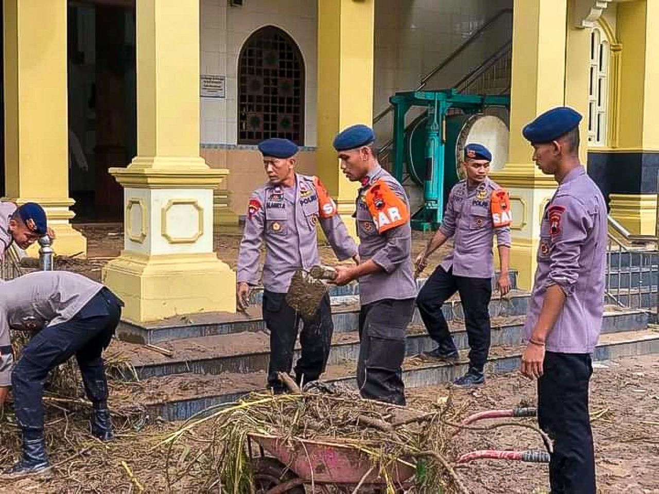 Banjir Menerjang Kota Semarang, Mesjid Baitul Mustaqim Juga Terdampak