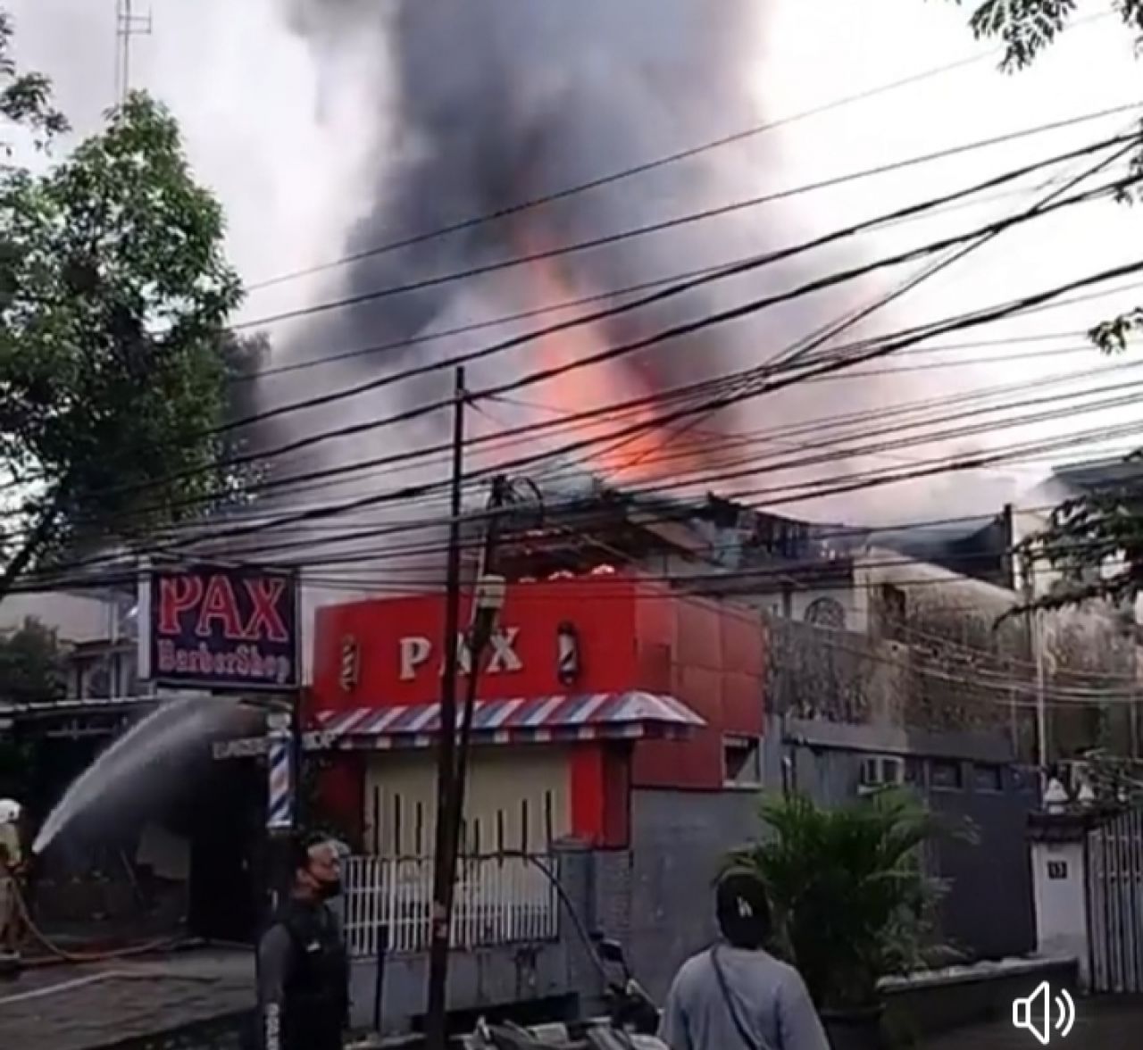 Rumah Tinggal di Tebet Barat Terbakar, 50 Personi dan 11 Unit Damkar Dikerahkan