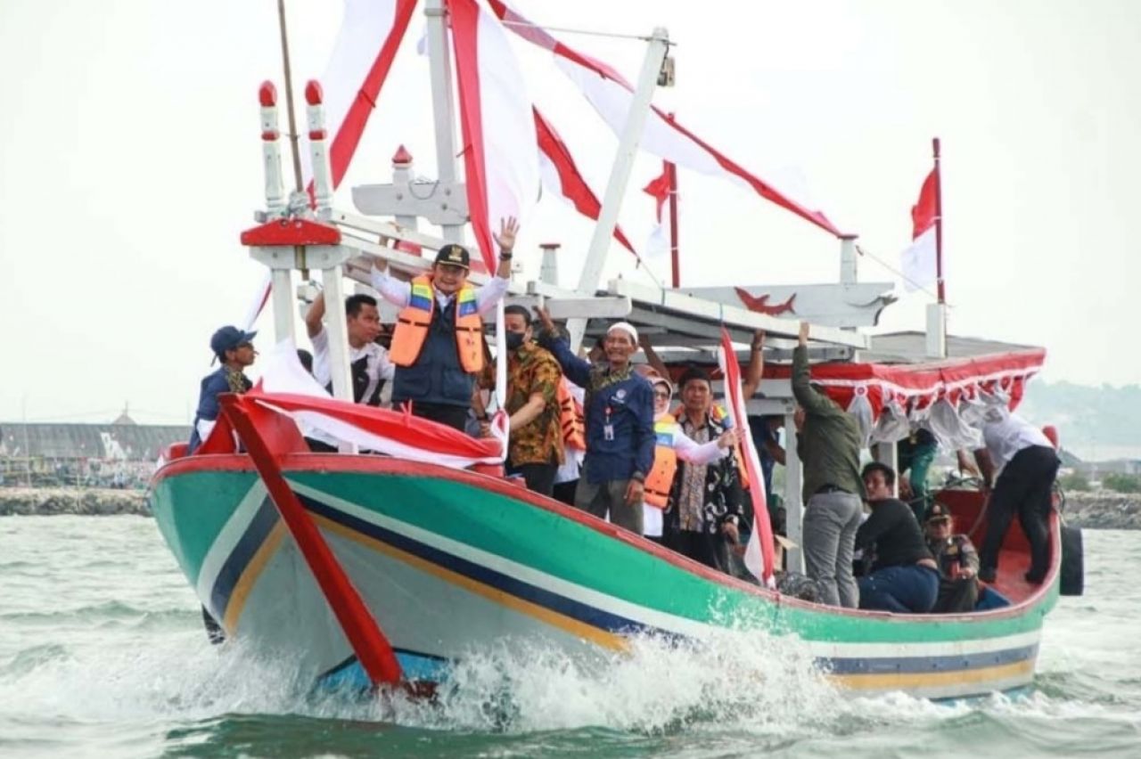 Vakum Selama Dua Tahun, Nelayan Lamongan Kembali Gelar Tradisi Petik Laut