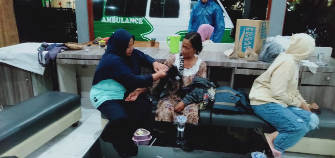 Banyuwangi Banjir di Tiga Wilayah, Pemkab Bagikan Ribuan Makanan Gratis