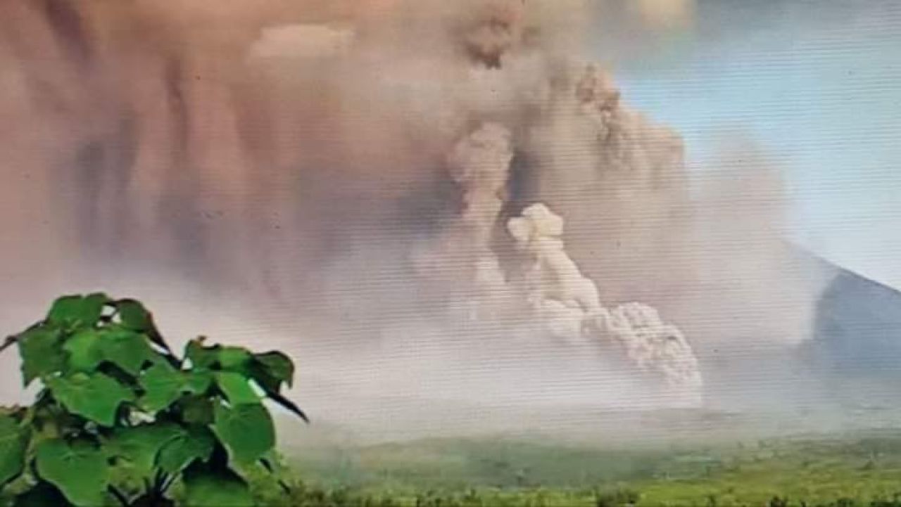 Erupsi Semeru Masih Berlanjut, 699 Korban Bertahan di Pengungsian