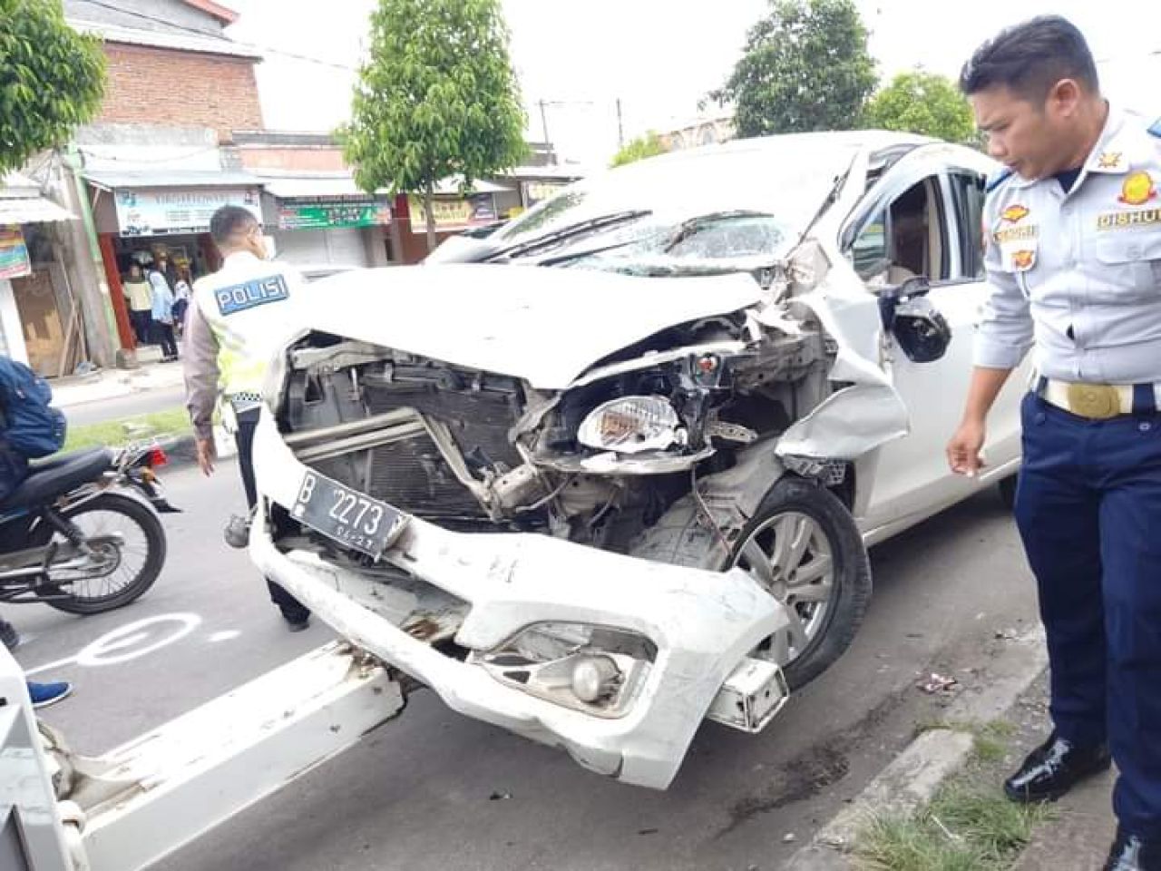 Laka Beruntun di Mataram, 5 Motor Dilibas Ertiga, 1 Korban Tewas