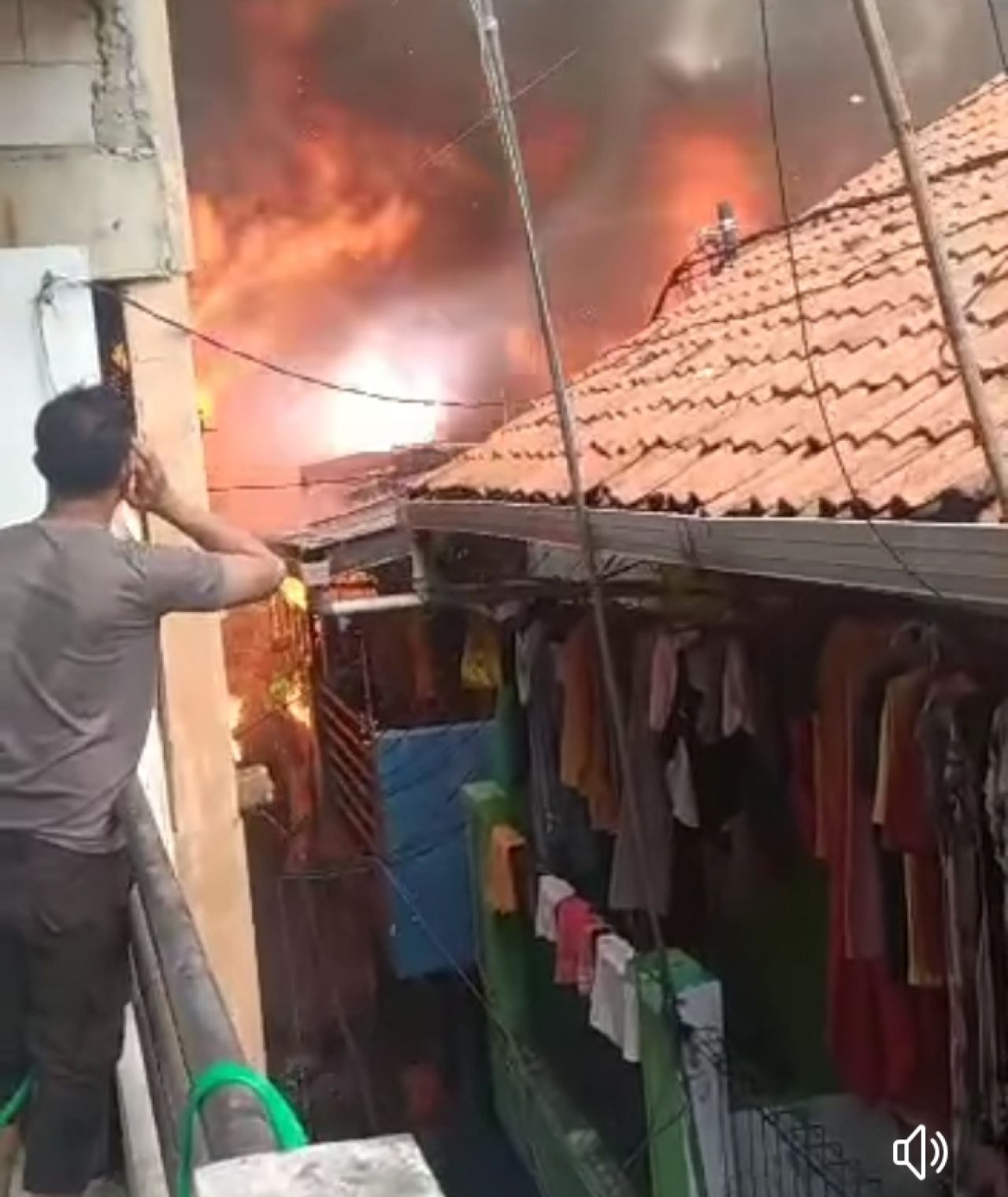 Bangunan Rumah Tinggal di Jakarta Timur Hangus Dilanda Kebakaran