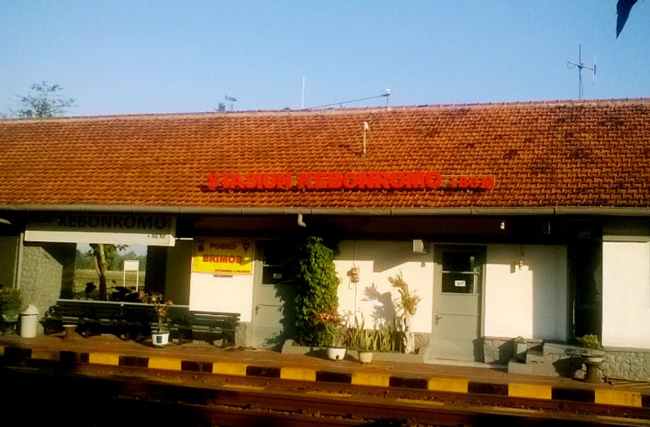 Kereta Api di Sragen, Sambar dan Seret Tubuh Sukiyo Hingga Terberai