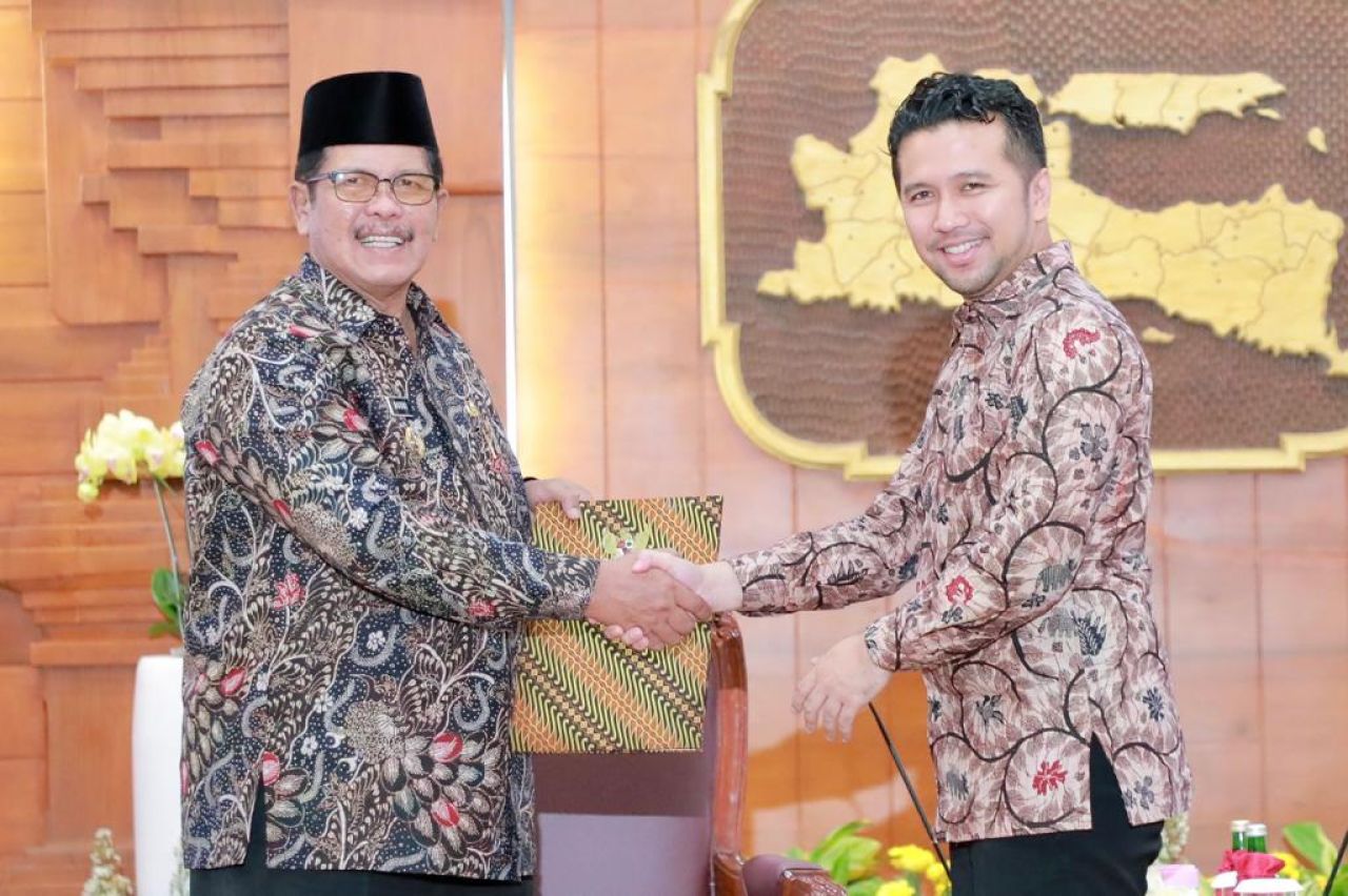 Wagub Emil Serahkan SPT Penunjukan Plt Bupati Bangkalan