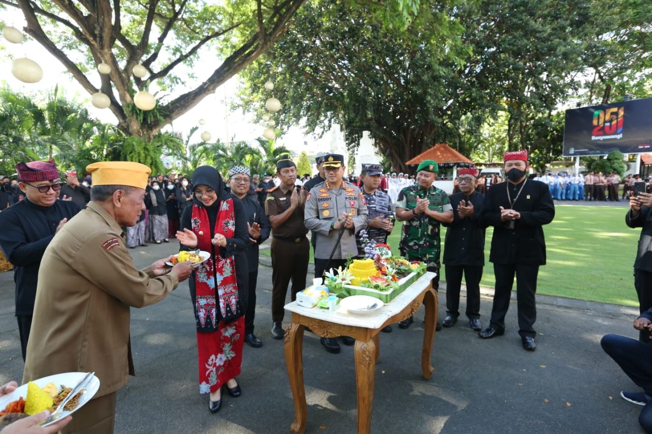Hari Jadi Banyuwangi ke 251, Ipuk Fiestiandani Ajak Warga Jaga Kekompakan