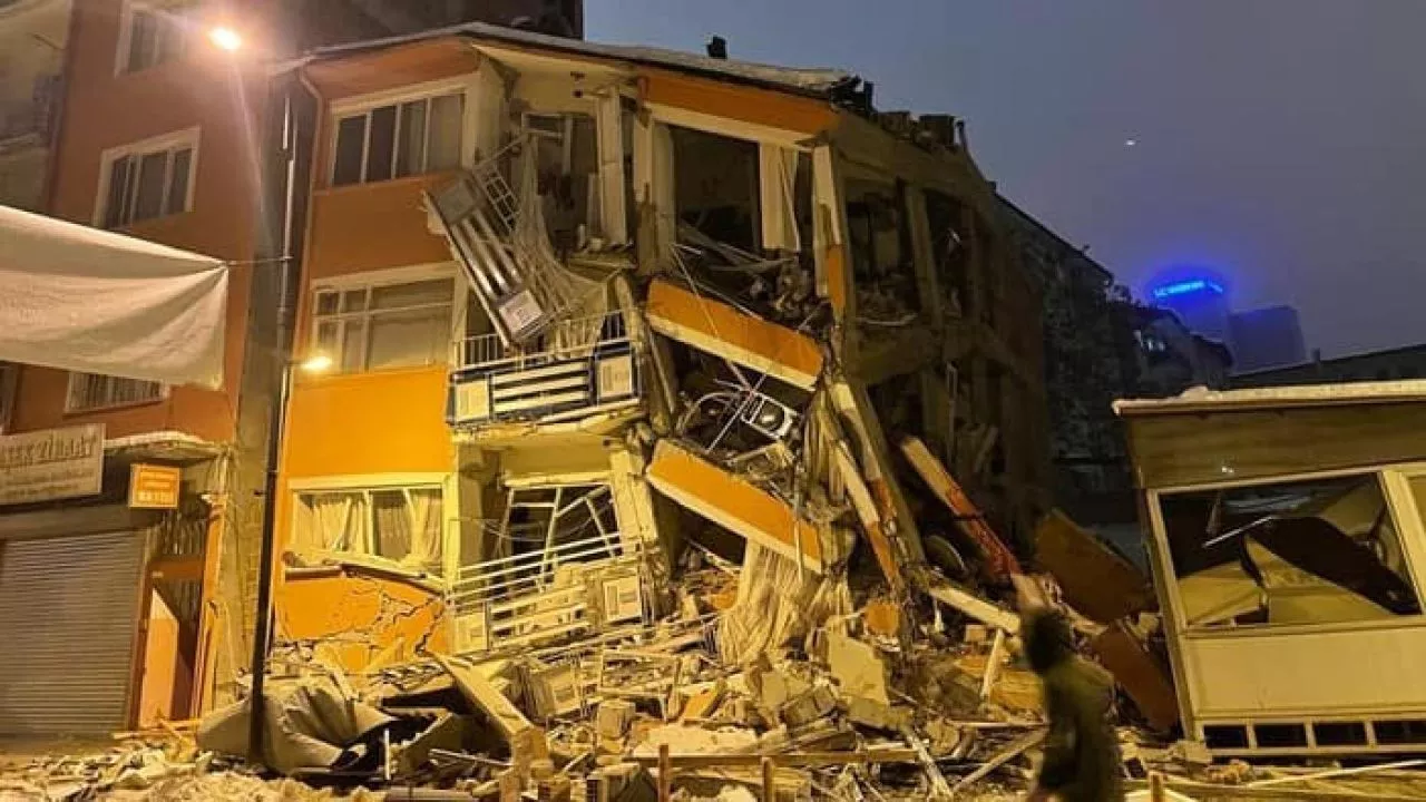 Gempa Berkekuatan 7,7 Magnitudo Mengguncang Turki, Irak dan Lebanon