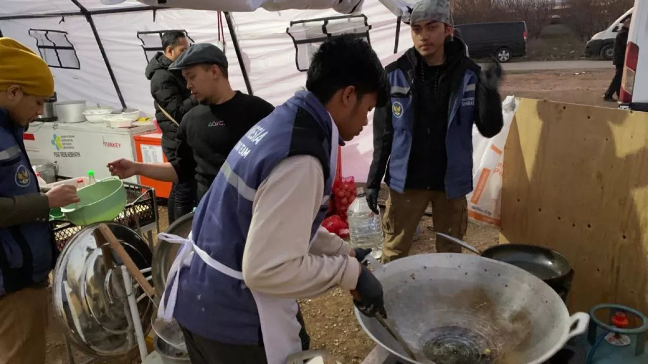 Mahasiswa Indonesia di Turki, Jadi Relawan Membantu Team EMT
