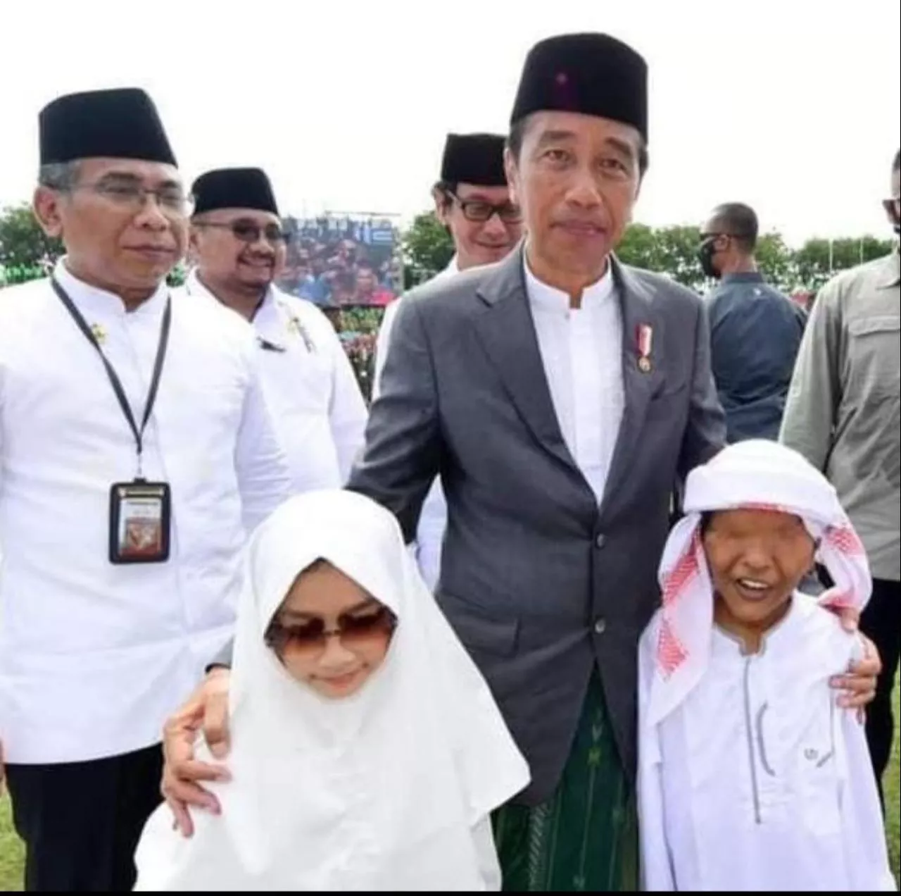 Satu Abad NU, Yasmin Sukses Lantunkan Sholwat Asygil di Hadapan Presiden
