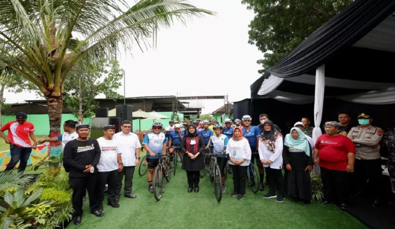 Jelajah Bersih Negeri, Ipuk Sambut Tim Bikers di TPS3R Desa Tembokrejo