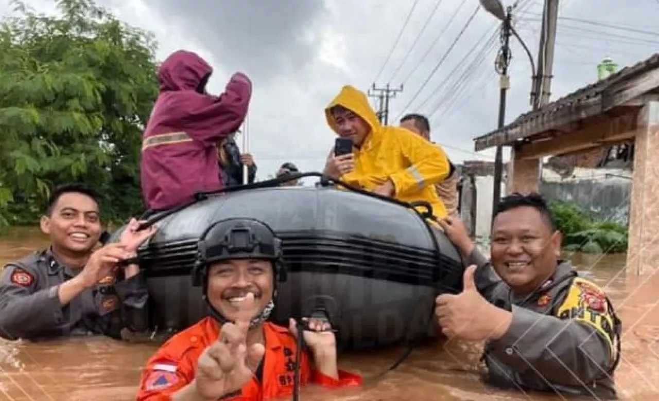 Diguyur Hujan 2 Hari, Sungai Citarum Meluap, Banjir Meluber Ratusan Rumah