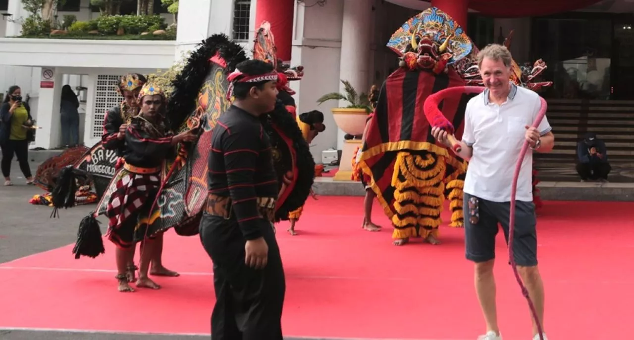 Wisatawan Kapal Pesiar Sojourn Bahama Disambut di Balai Kota Surabaya