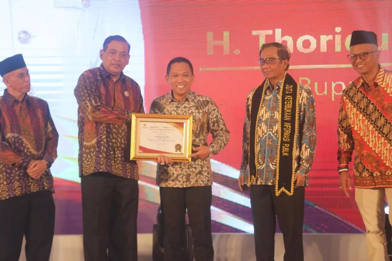 Pemerintahan Bersih, Thoriqul Haq Terima Anugerah Upakarti Tinarbuka Artheswara