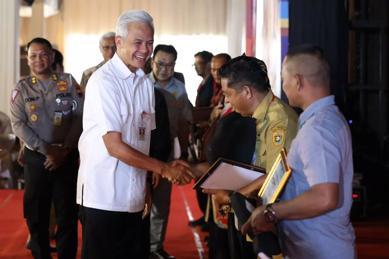 Mudahkan Pembayar Pajak, Ganjar Luncurkan Aplikasi Samsat Budiman