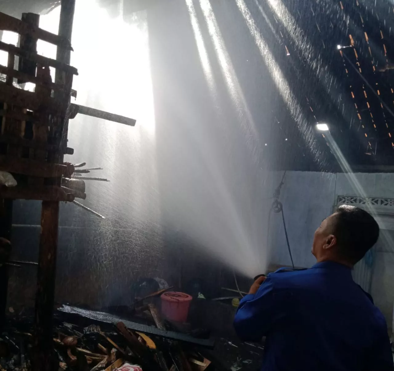 Kebakaran di Kauman, Ponorogo, Dapur Warga Ludes Tinggal Puing-puing