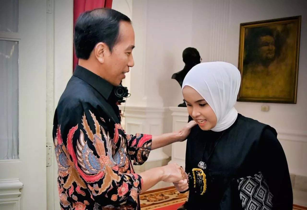 Bertemu Presiden Jokowi, Putri Ariani Menyanyi di Istana Negara