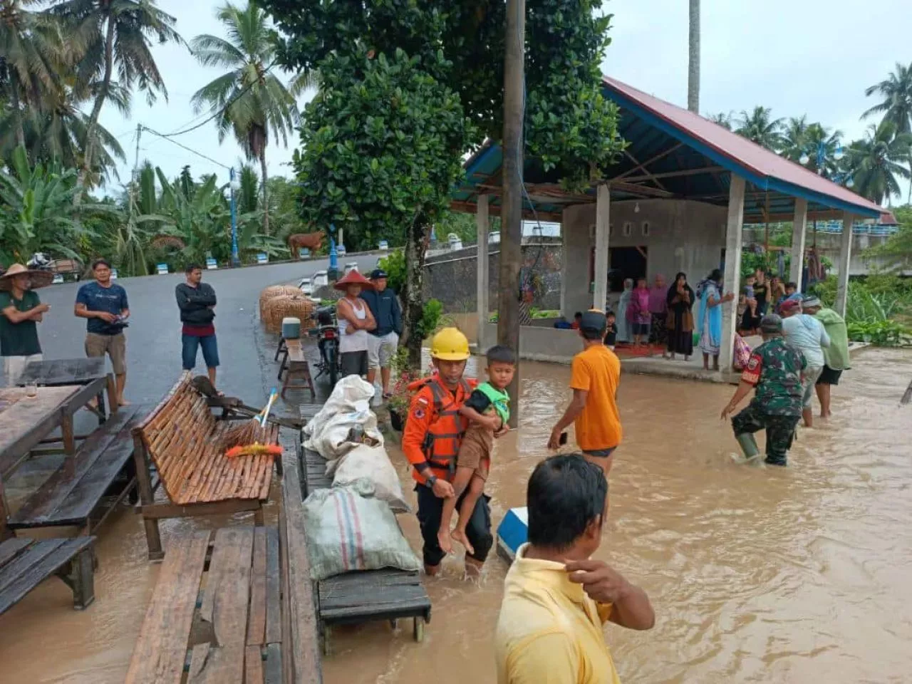 Tiga Wilayah di Sumbar Dilanda Banjir dan Longsor, Sepasang Suami Istri Tewas
