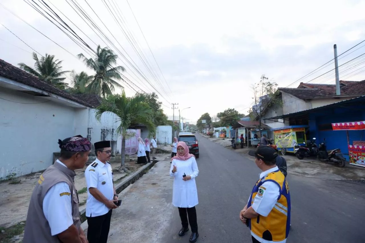 Bupati Ipuk Genjot Pembangunan Jalan, 52 Titik Saat Ini dalam Pengerjaan
