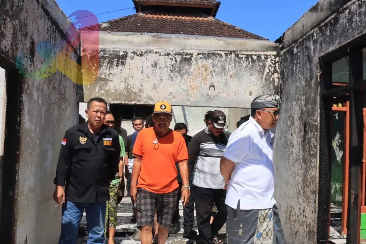 Bupati Tamba Cek Lokasi dan Beri Bantuan Korban Kebakaran Desa Cupel, Negara