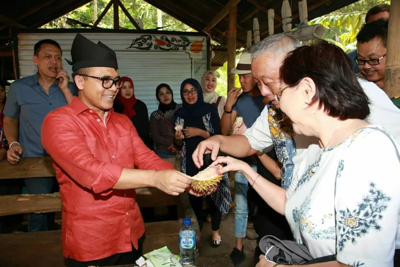 PT PLN Kembangkan Sentra Wisata Durian Khas Banyuwangi di Desa Songgon