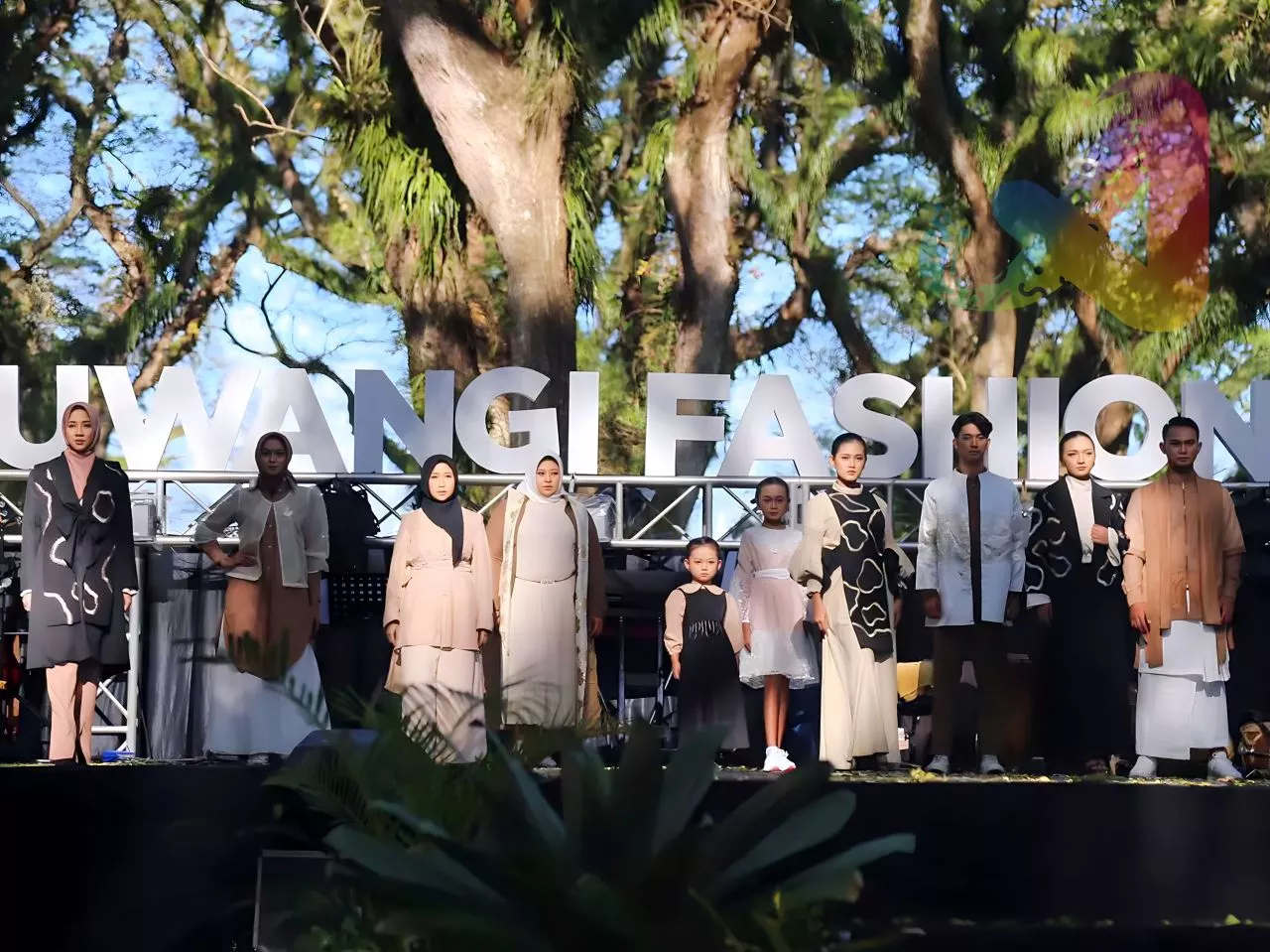 Fashion Festival dalam Hutan, di De Djawatan Banyuwangi Tidak Biasa