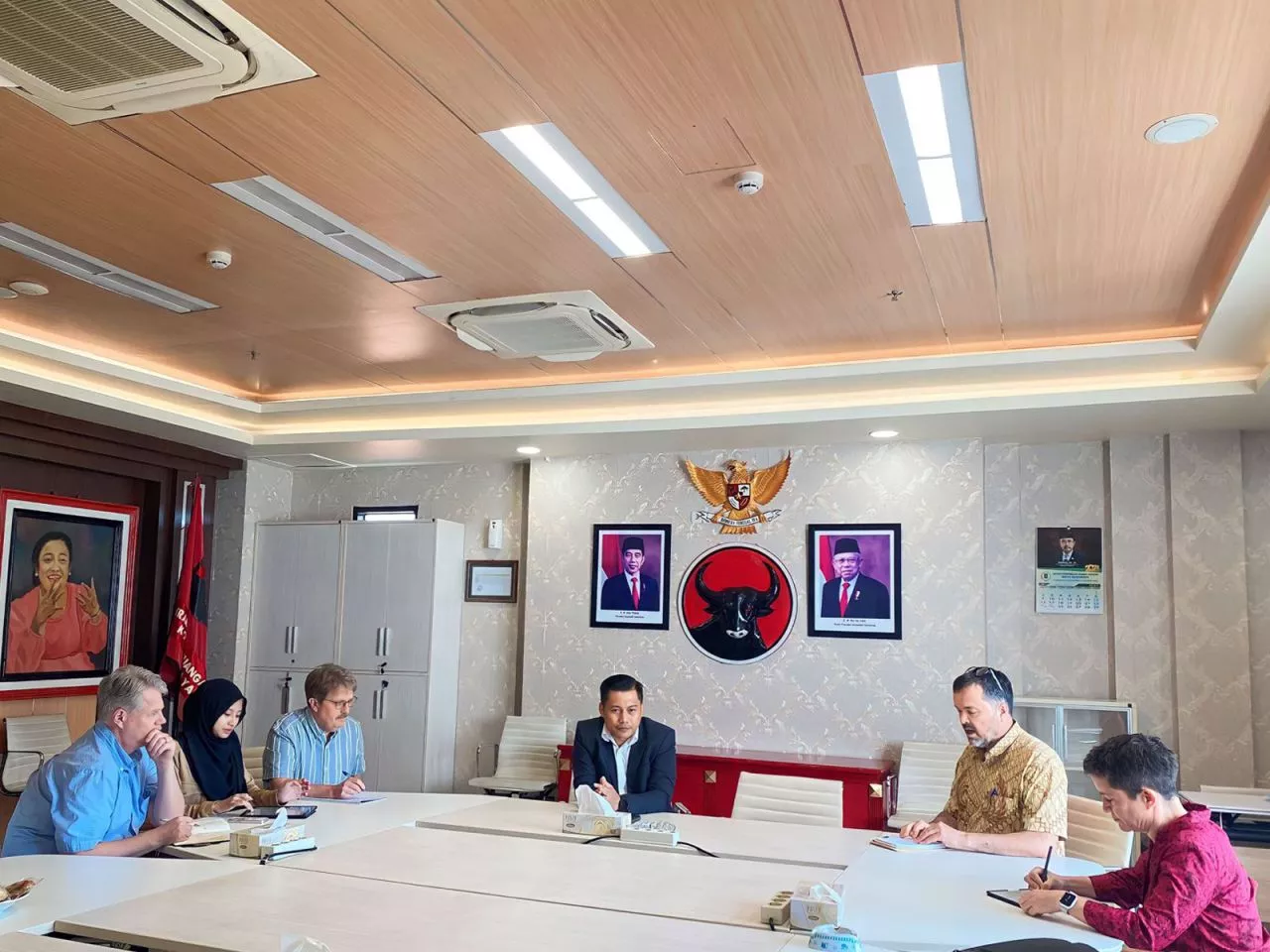 Fraksi PDI-Perjuangan Kota Surabaya Dikunjungi Peneliti Politik dari 4 Negara