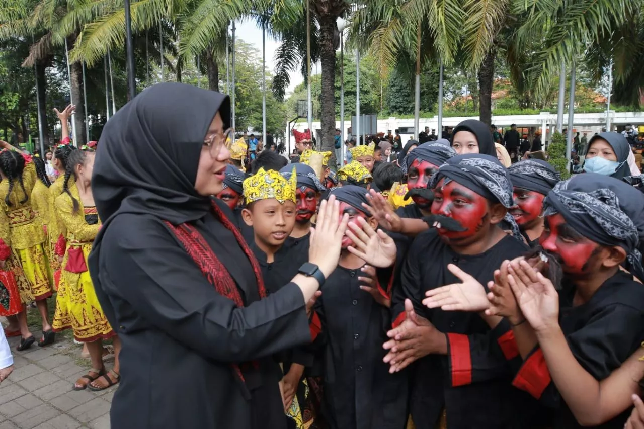 Bupati Ipuk Fiestiandani Main Bareng di Festival HAN di taman Blambangan