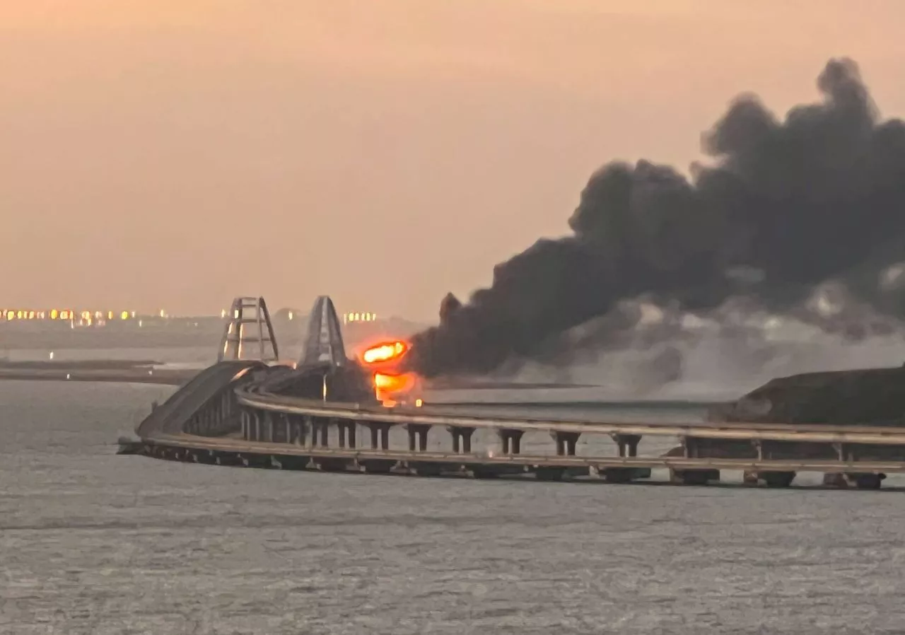Jembatan Krimea Rusia Diserang Teroris, Traffic Lalu Lintas Dihentikan Sementara