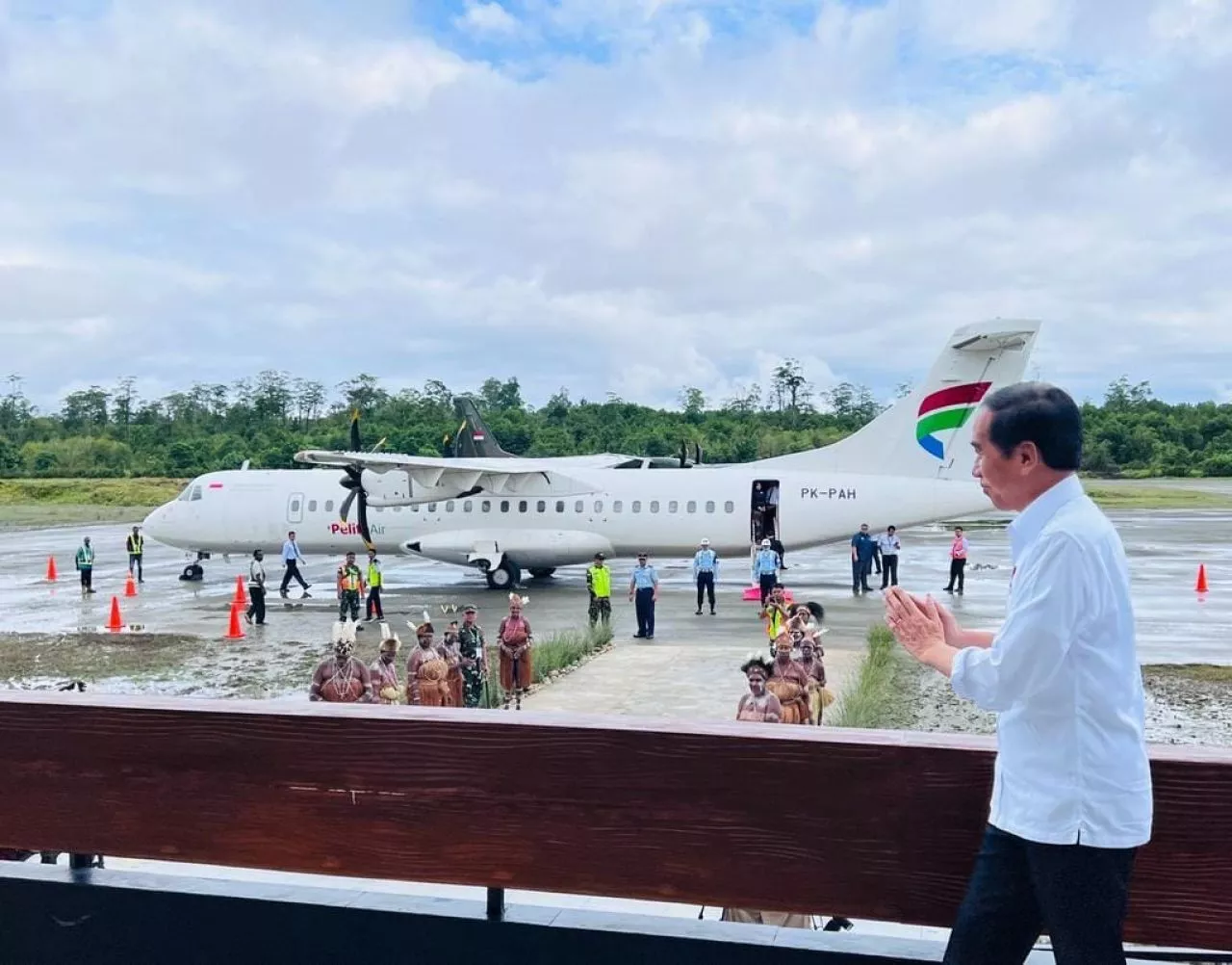 Jokowi ke Papua, Resmikan Bandar Udara Ewer di Kabupaten Asmat