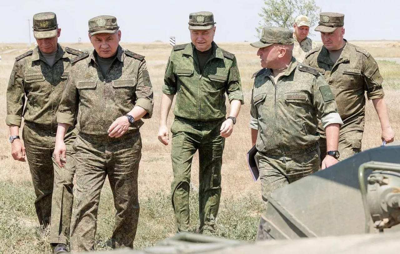 Pastikan Kesiapan, Menhan Rusia Inspeksi Pasukan di Distrik Militer Selatan