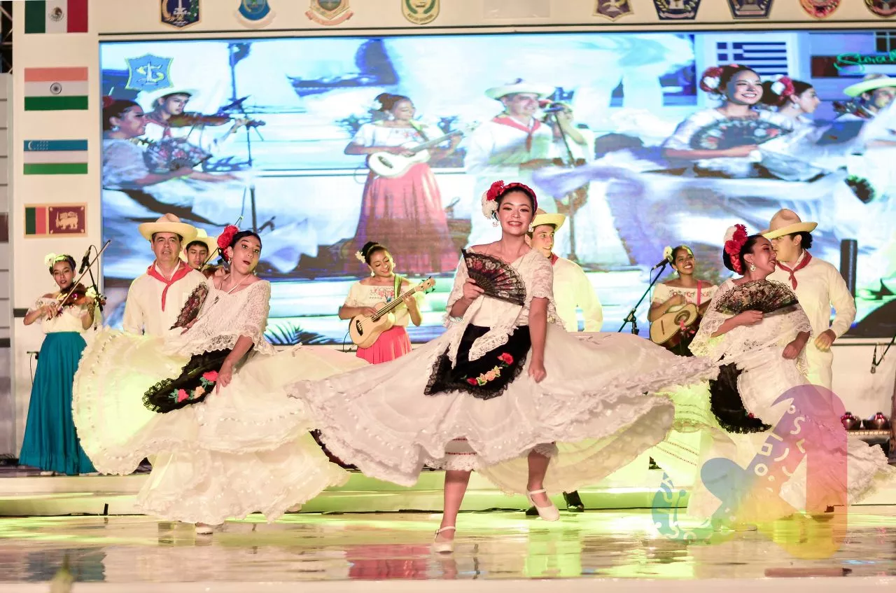 Malam Penutupan Surabaya Cross Culture, Balai Kota Surabaya Bak Taman Budaya