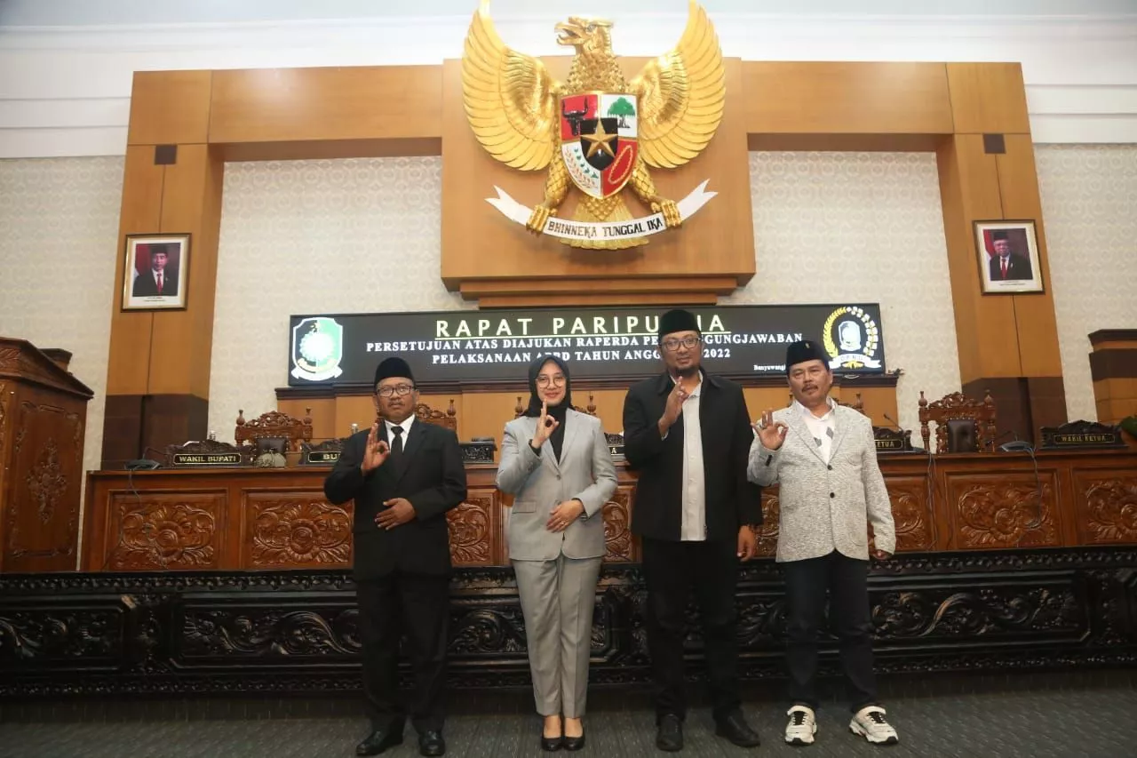 DPRD Banyuwangi Setujui Raperda APBD 2022, Bupti Ipuk Hadir dalam Paripurna