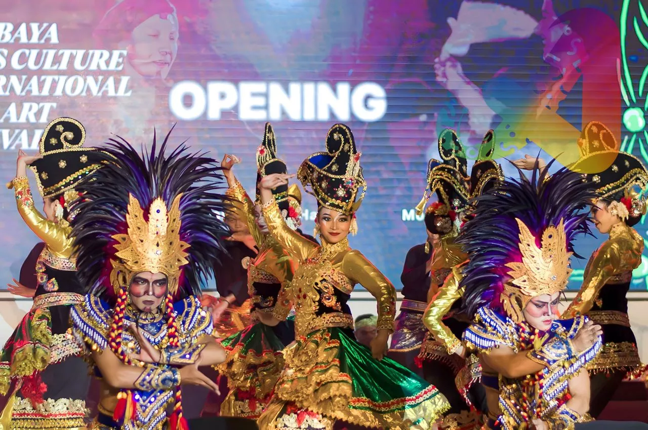 Opening Surabaya Cross Culture 2023 di Balai Kota Berlangsung Spektakuler