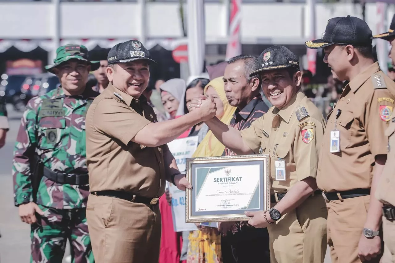 Kerja Bareng Pemkab dan TNI dalam TMMD Kabupaten Jember Resmi Ditutup