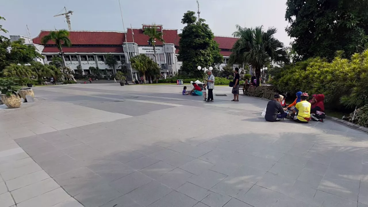 Pemkot Surabaya Sabet dua Penghargaan di Ajang UI Green City Metric Award 2023