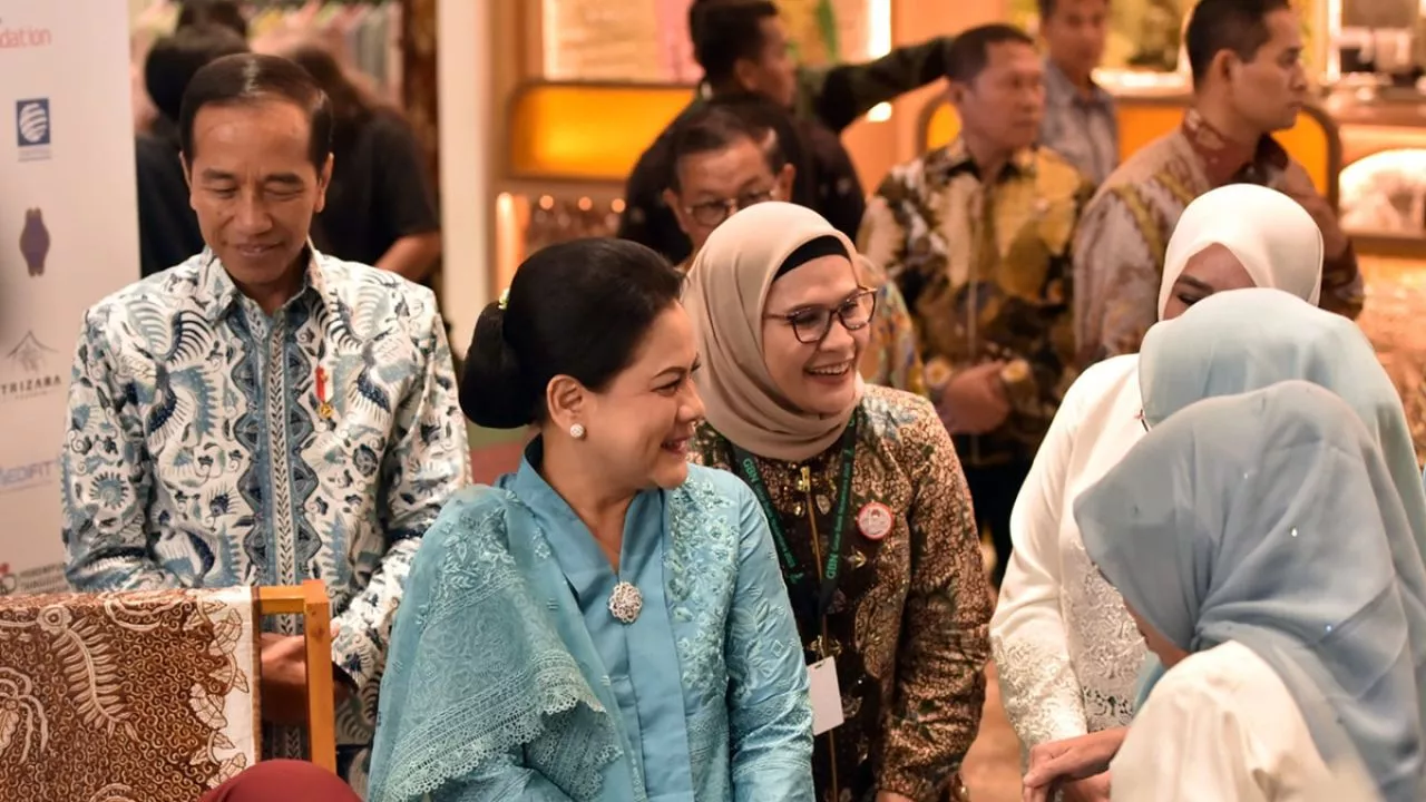 Presiden Jokowi Membuka Gelar Batik Nusantara di Senayan Park Mall Jakarta