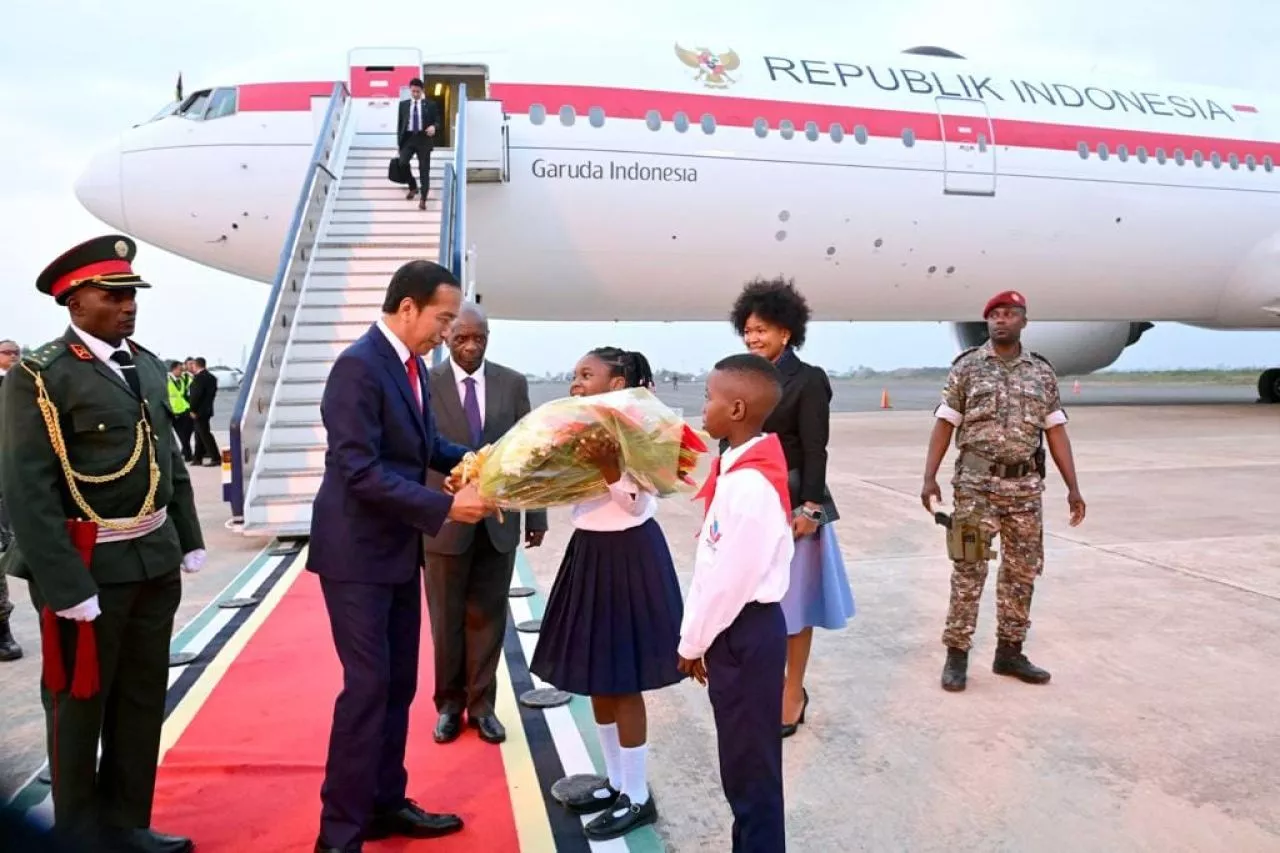 Tiba di Maputo Mozambik, Jokowi Disambut oleh Menteri Sumber Daya Mineral