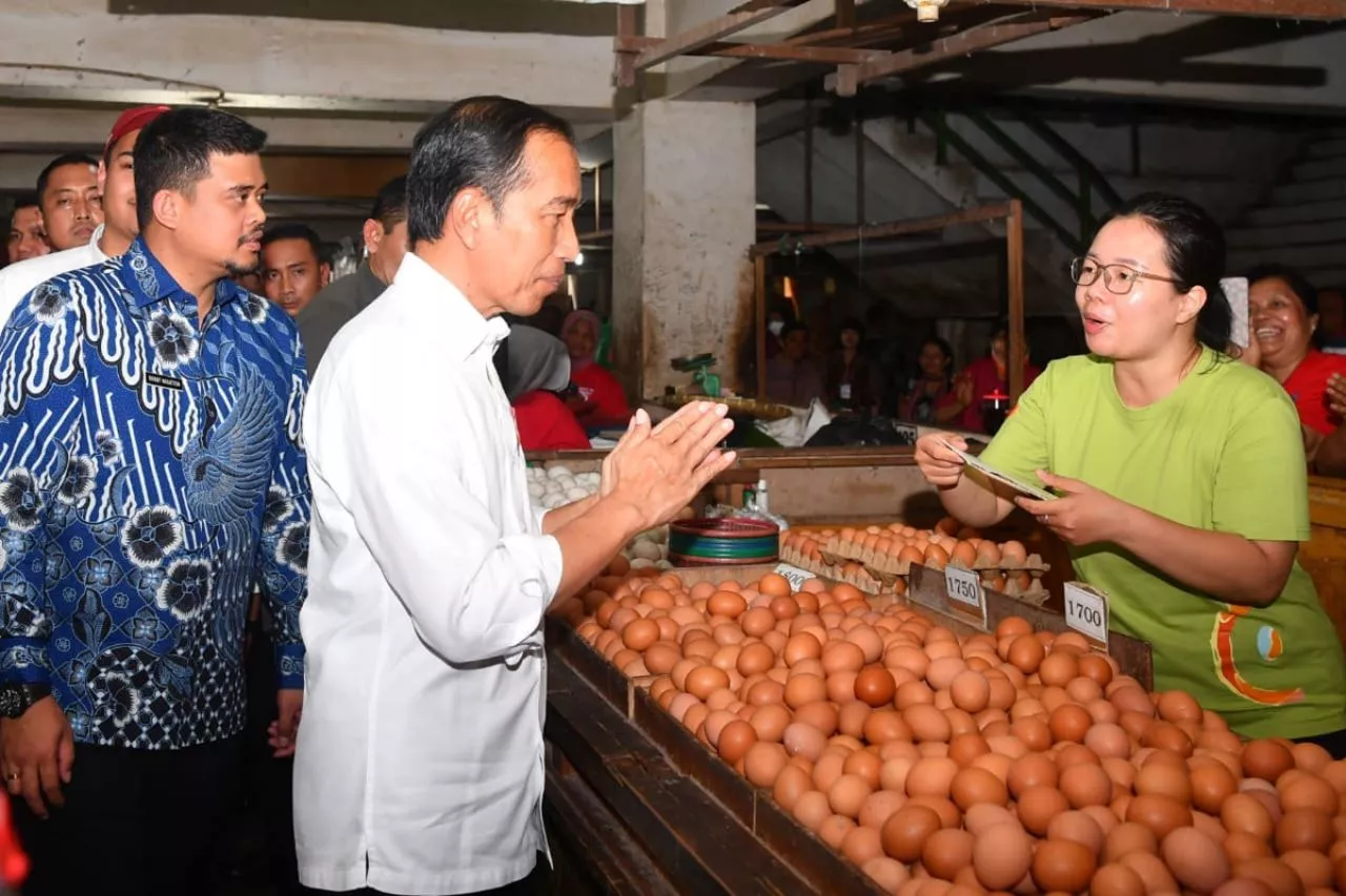Kunjungan Kerja ke Medan, Presiden Jokowi Blusukan ke Pasar Sukaramai