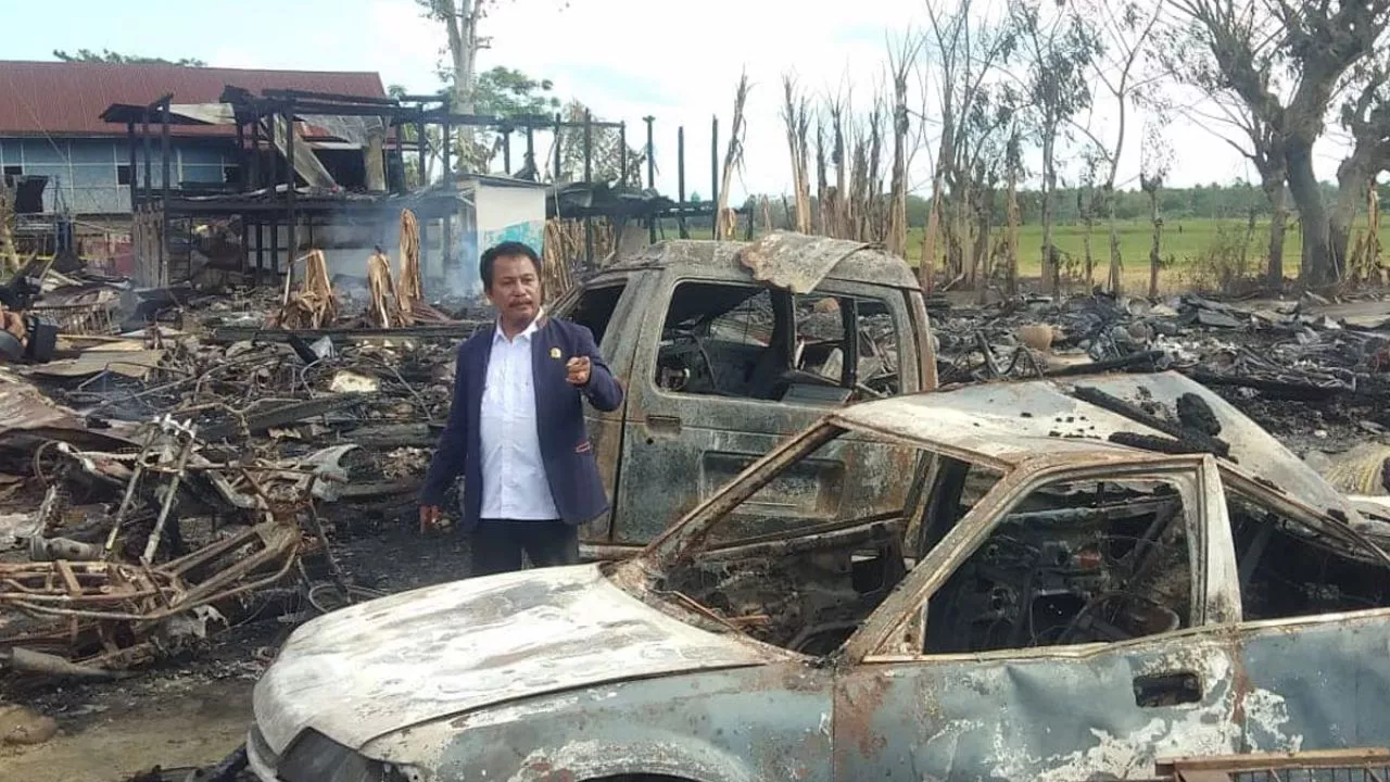 Kebakaran di Watampanua Menghanguskan Delapan Rumah Warga