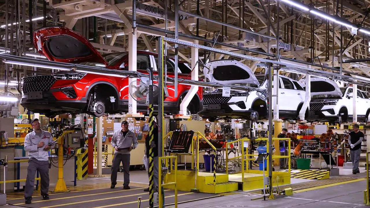 Putin Mulai Produksi Mobil dalam Negeri dan Pejabat Rusia Wajib Menggunakannya