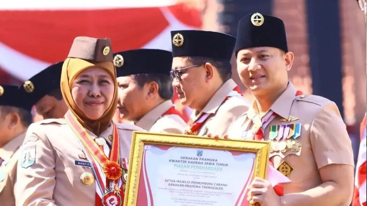 Khofifah Jadi Pembina Apel pada Hari Pramuka ke 62 di Gedung Grahadi Surabaya