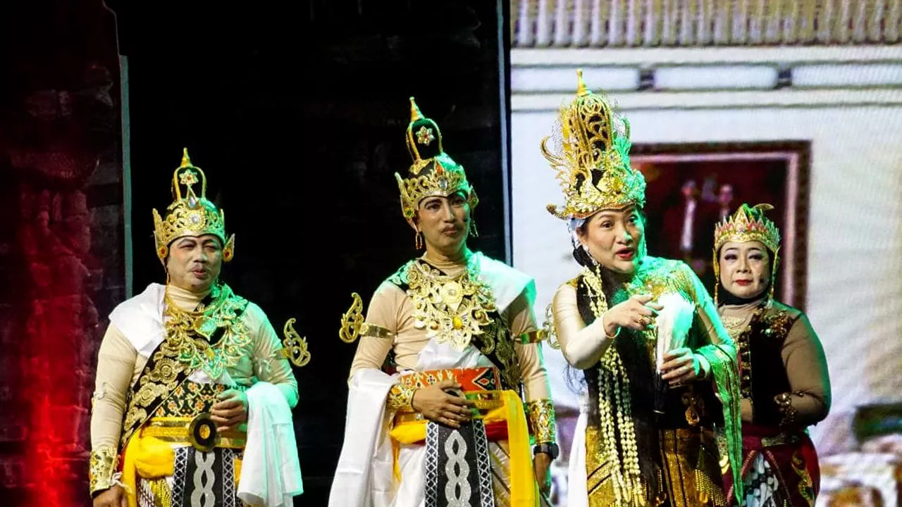 Bupati Bojonegoro Jadi Pemain Ketoprak dalam Lakon Plesiran Gentari Jagad
