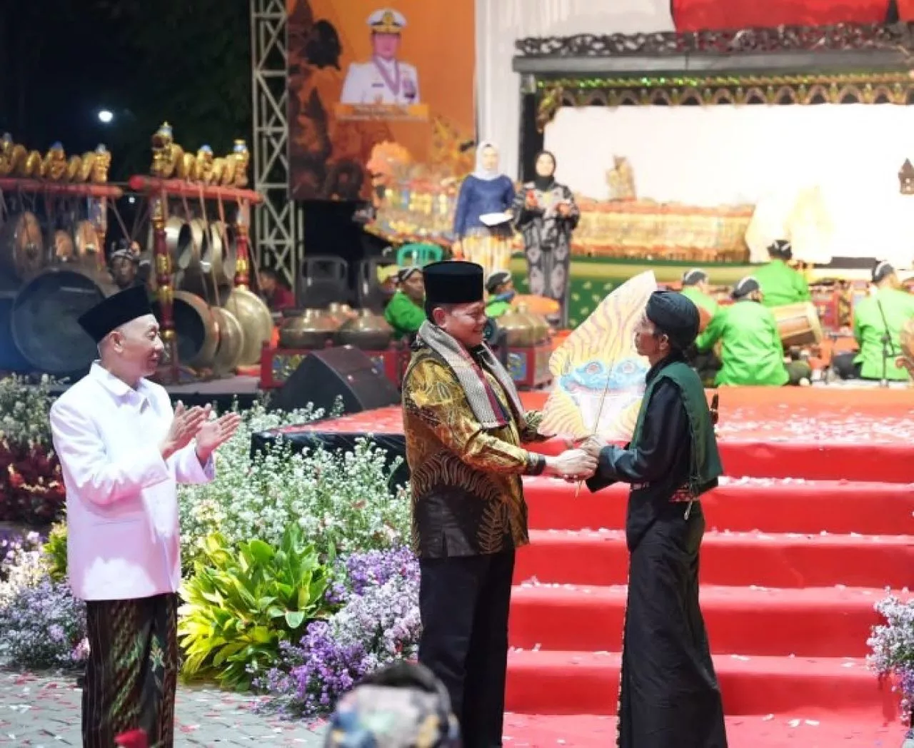 Pangkoarmada II Hadiri Pagelaran Wayang Kulit Bersama Panglima TNI