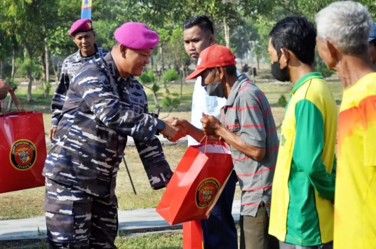 Prajurit Pasmar 2 Laksanakan Program Kali Bersih