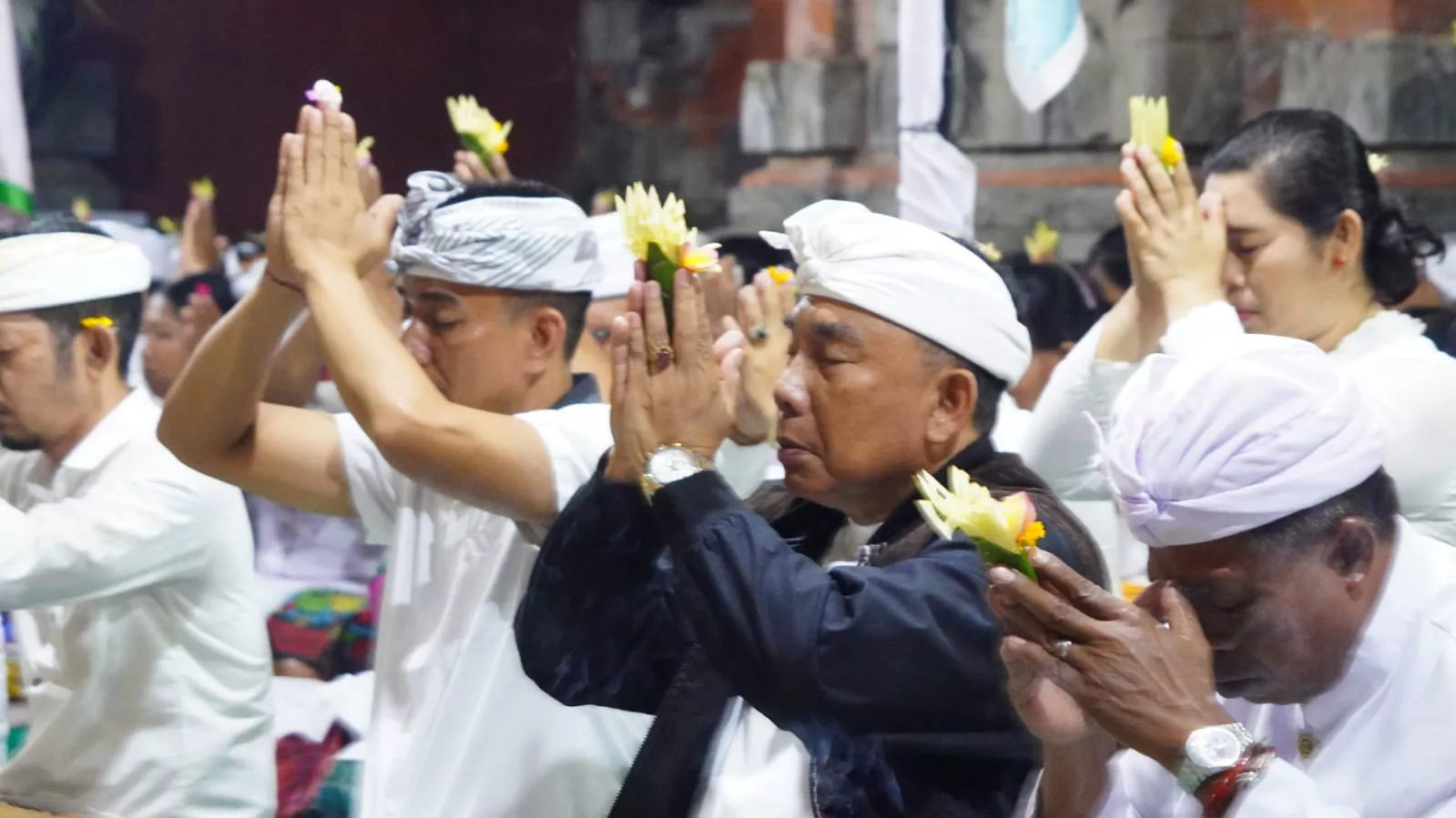 Bupati Tamba Apresiasi Semangat Krama ngaben massal desa pekraman Baluk