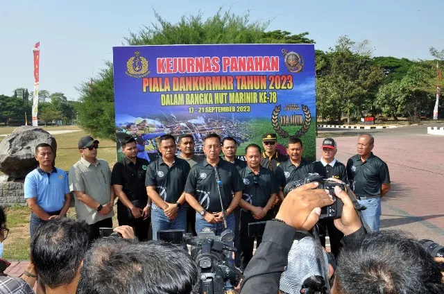 Komandan Pasmar 2 Dampingi Dankormar Buka Kejurnas Panahan