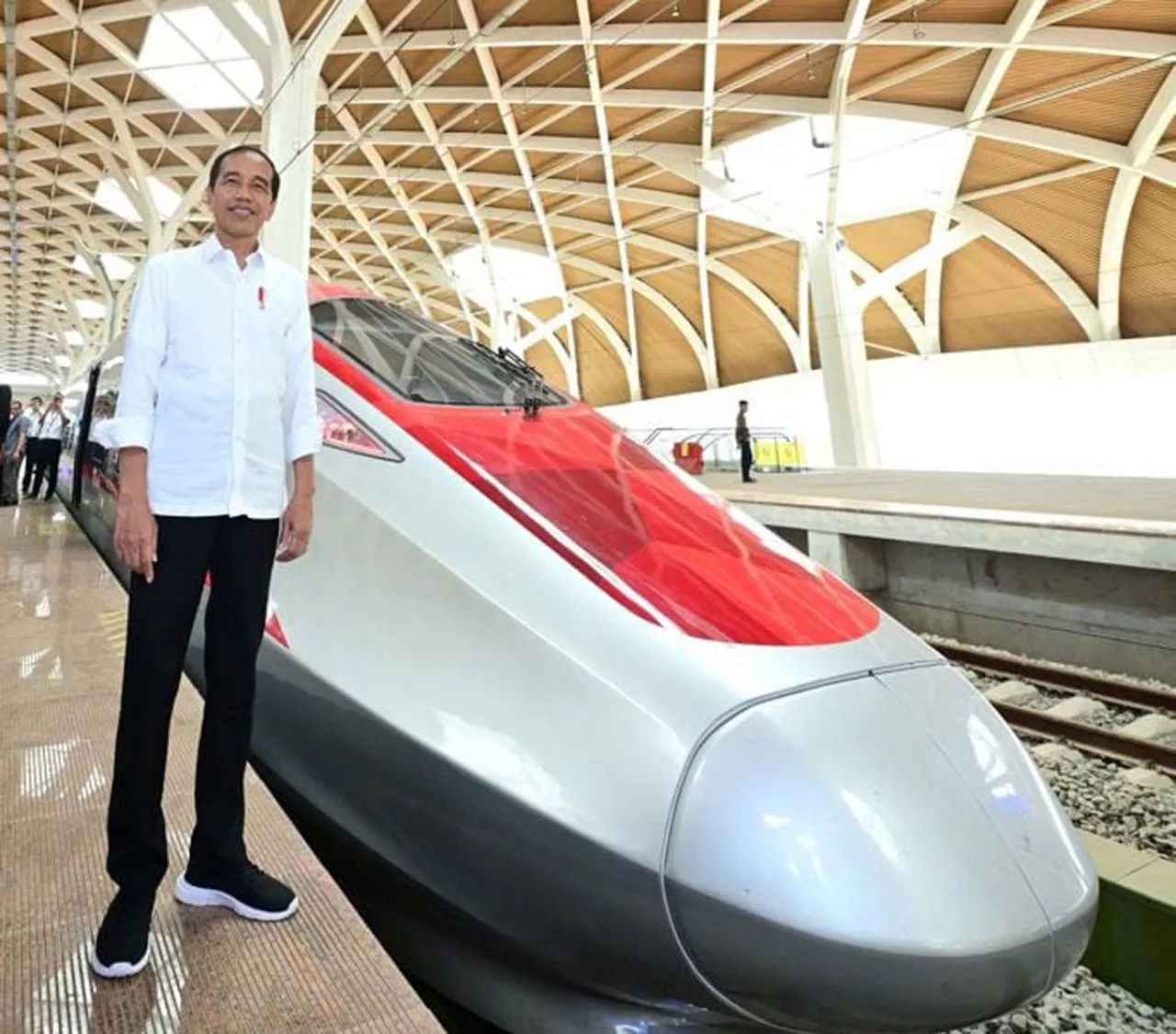 Kunjungan Kerja ke Jawa Barat, Jokowi Pakai Kereta Cepat Jakarta-Bandung